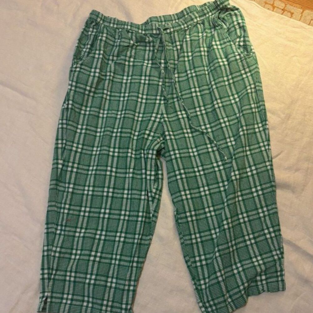 Easy Essentials Plaid Capris size 2x
